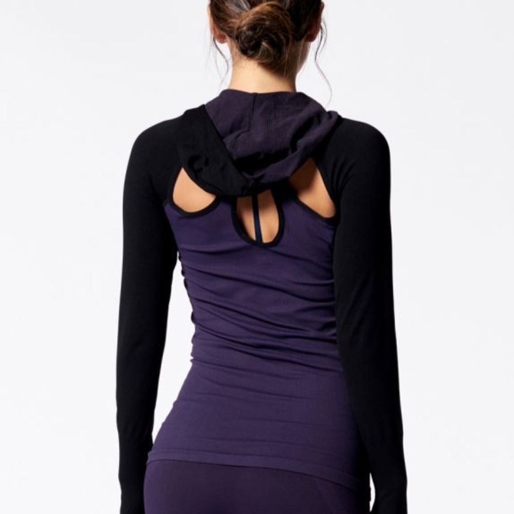 hoodie with slim fit NWT M